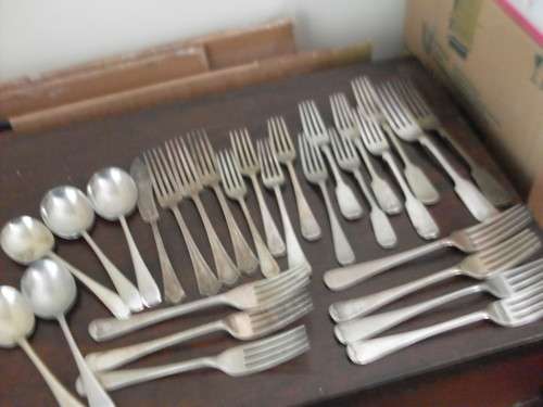 SOME VINTAGE FIDDLE PATTERN AND OTHER VINTAGE  FORKS/SPOONS