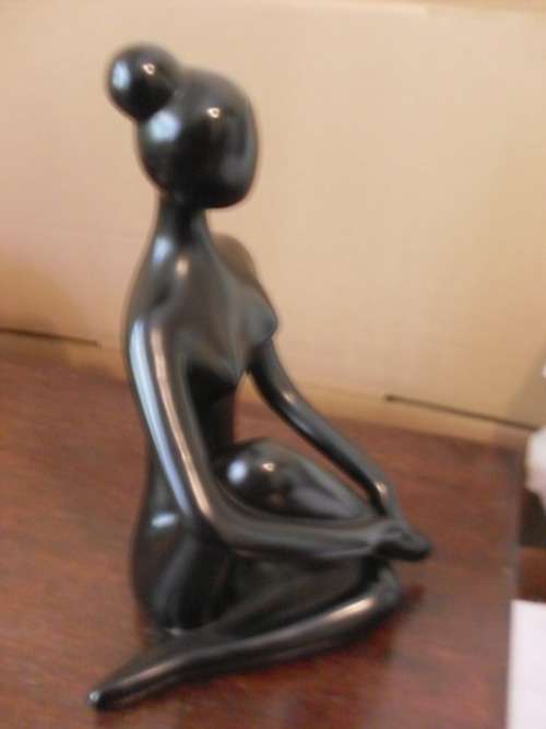 ABSOLUTELY STUNNING NUDE FIGURINE (SHINY BLACK )