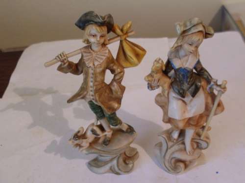2 SWEET FIGURINES BY DEPOSE (ITALY )NUMBERS 277 AND 278