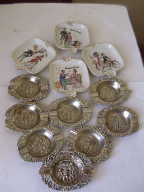 4 PRETTY PORCELAIN AND 8 SP SINGLE CIGARETTE ASHTRAYS