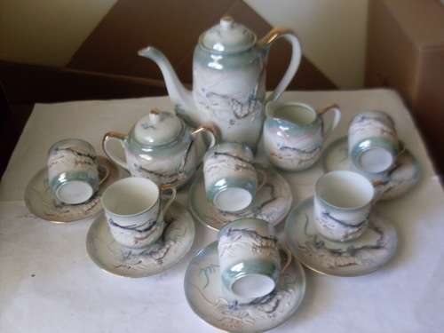 STUNNING ORIENTAL RAISED DRAGON DESIGN (GEISHA GIRL )17 PIECE DEMITASSE SET