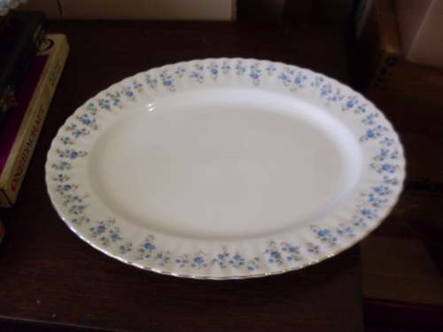ROYAL ALBERT MEDIUM PLATTER....MEMORY LANE PATTERN