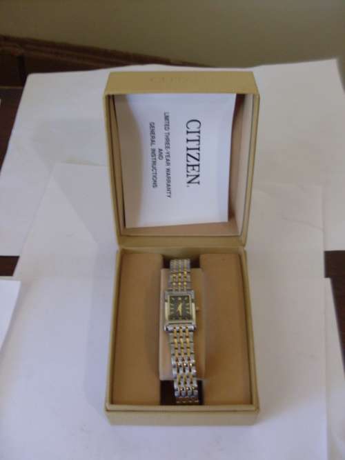 IN FABULOUS CONDITION...BEAUTIFUL LADIES CITIZEN QUARTS WATCH....WORKING