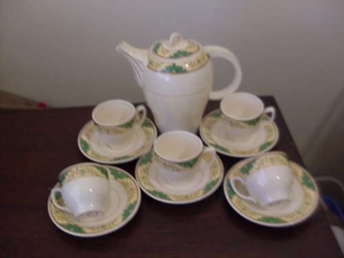 PRETTY VINTAGE TEAPOT AND 5 X SMALL CUP DUOS .....WOODS IVORY WARE