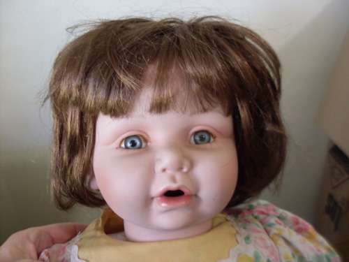 A BEAUTIFUL FULLY DRESSED PORCELAIN DOLL...55 CM TALL