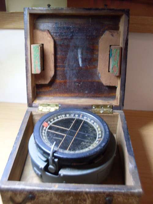 WOW...WOW...TYPE P11 WW2 MILITARY AIRCRAFT COMPASS IN ORIGINAL TRANSIT CASE (CIRCA 1944)