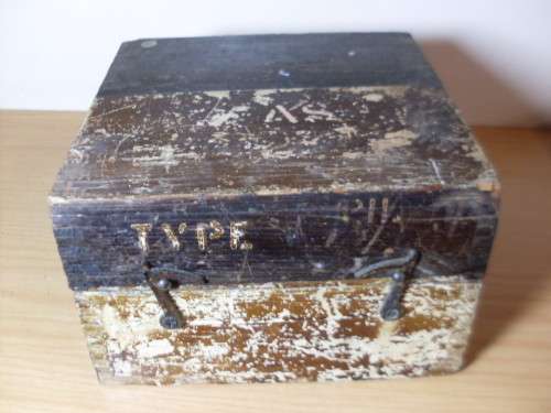 WOW...WOW...TYPE P11 WW2 MILITARY AIRCRAFT COMPASS IN ORIGINAL TRANSIT CASE (CIRCA 1944)