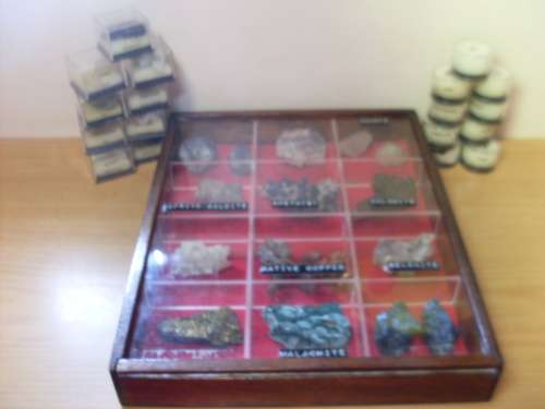 RAW MINERALS/STONES GEMSTONES SAMPLES IN DISPLAY CABINET AND 18 CONTAINERS