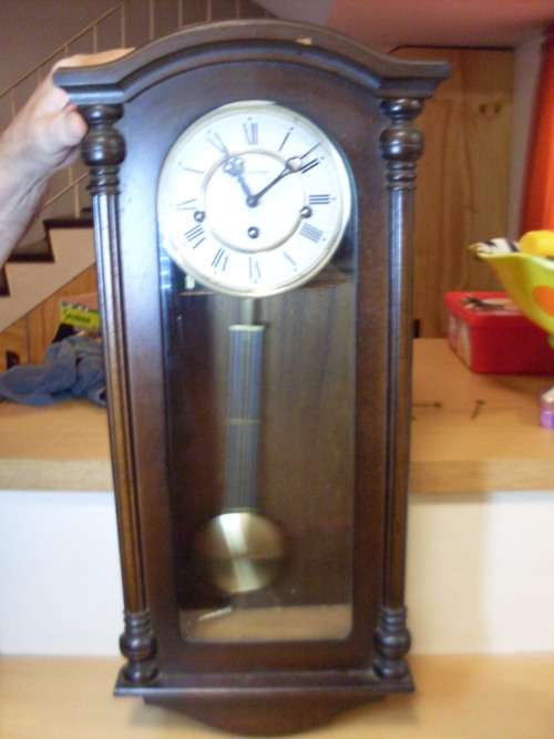 PRETTY WODDEN WALL CLOCK ...WESTMINSTER CHIME .......CANTERBURY .....WORKING....