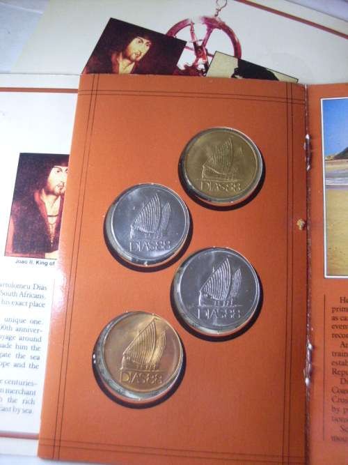 EXCELLENT CONDITION LOT OF 4 .....SA DIAS 88 COMMEMORATIVE 4  COINS SETS IN FOLDER