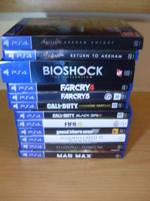 A SELECTION OF 12 VARIOUS ORIGINAL PS4 GAMES ...ORIGINAL CASES AND BOOKLETS