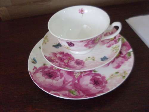 BEAUTIFUL BOXED TRIO....PINK FLOWERS /BUTTERFLIES PATTERN