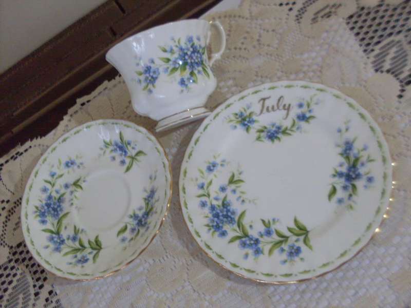 BEAUTIFUL TRIO...ROYAL ALBERT FLOWERS OF THE MONTH SERIES...JULY...FOREGET ME NOT