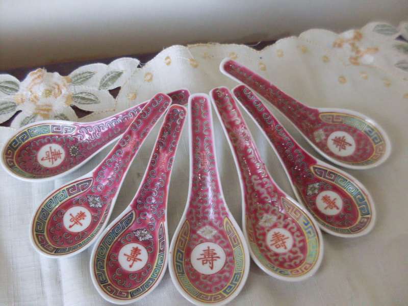 A LARGE COLLECTION OF VARIOUS PATTERN CHINESE SPOONS +BOWLS + CHOPSTICK RESTS