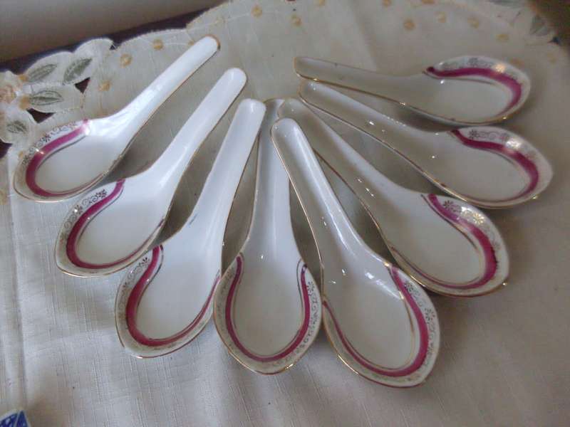 A LARGE COLLECTION OF VARIOUS PATTERN CHINESE SPOONS +BOWLS + CHOPSTICK RESTS
