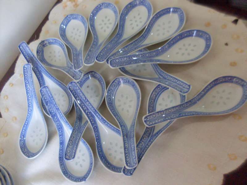 A LARGE COLLECTION OF VARIOUS PATTERN CHINESE SPOONS +BOWLS + CHOPSTICK RESTS
