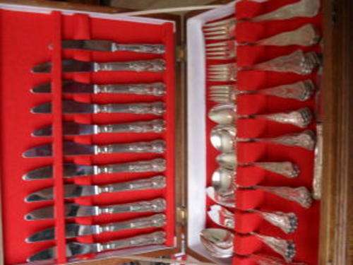 A CANTEEN WITH A 50 PIECE SILVER PLATED KINGS PATTERN CUTLERY !!!!!!