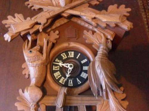 A  LARGE HUNTING SCENE WEST GERMAN BLACKFOREST CUCKOO CLOCK