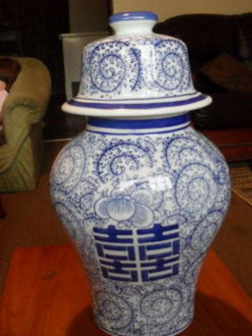 *****HUGE GENUINE MING BLUE GINGER JAR *****
