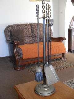 3 PIECE BRASS FIRE IRONS ON STAND ( 69 CM TALL)