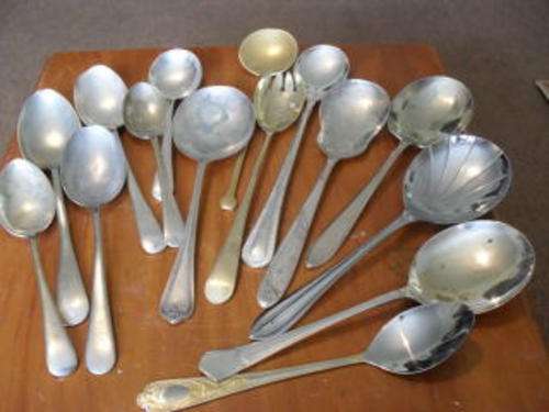 12 VINTAGE SALAD SPOONS AND OTHER SPOONS !!!!!!!