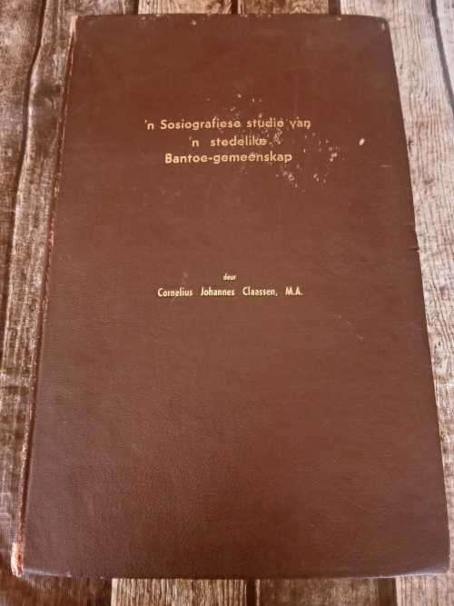 `n Sosiografiese studie van `n stedelike Bantoe-gemeenskap (geteken)
