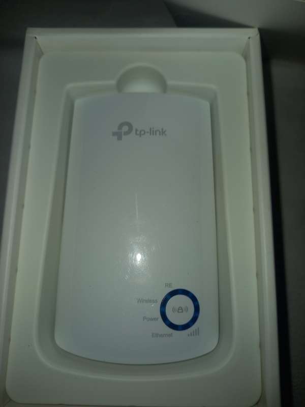 300mbps wifi range extender - compatible with any Wi-Fi Router (never used)
