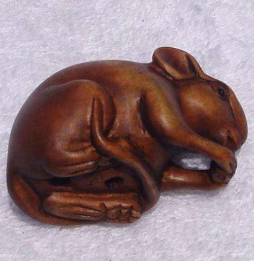 Netsuke, Hand carved; Boxwood; Signed: Mouse No.2