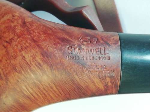 Vintage collectable Stanwell De Luxe shape 437 smoking pipe