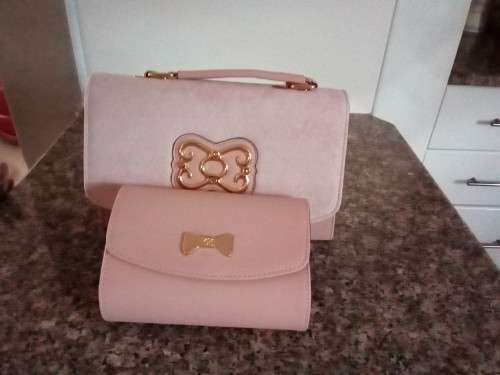 LADIES HANDBAGS