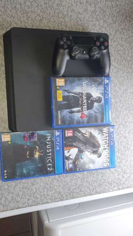 PS4 500GB SLIM 3 GAMES 1 CONTROL HDMI CABLE AND POWER CABLE