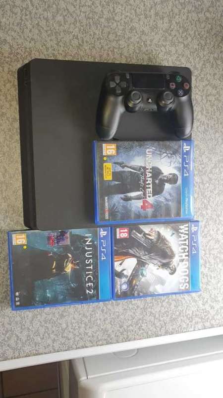 PS4 500GB SLIM 3 GAMES 1 CONTROL HDMI CABLE AND POWER CABLE