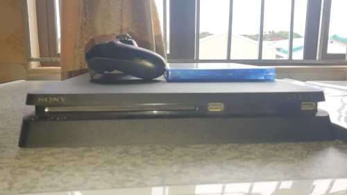 PS4 500GB SLIM 3 GAMES 1 CONTROL HDMI CABLE AND POWER CABLE