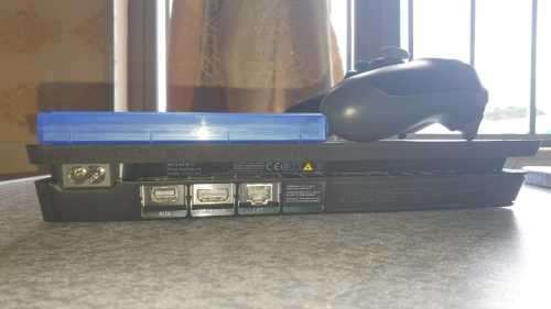 PS4 500GB SLIM 3 GAMES 1 CONTROL HDMI CABLE AND POWER CABLE