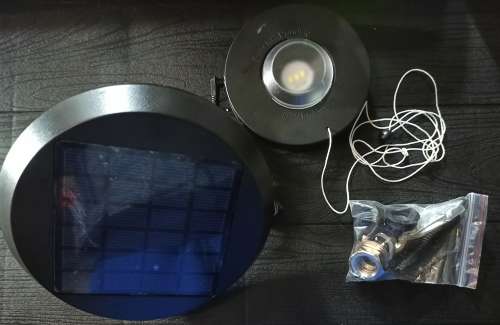 LOTS OF SOLAR LIGHTS 2650 MAH 100 LUMS