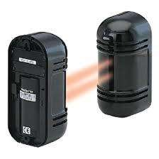 Dual-Beam active photoelectric intruder detector with digital frequency conversion
