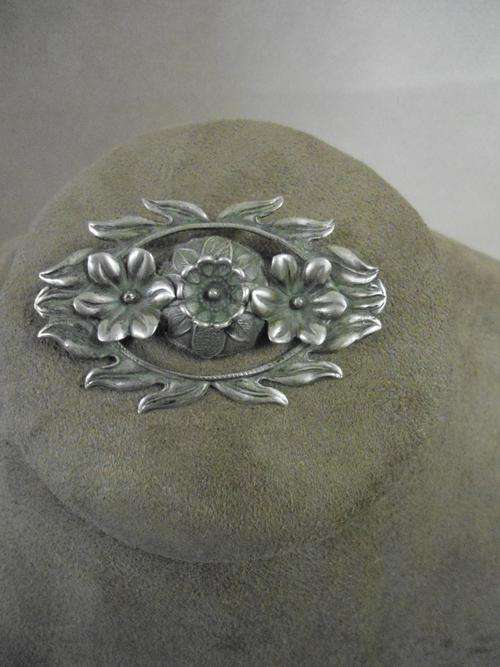 Silver Delicately Crafted Antique Brooch - 10.2 Grams