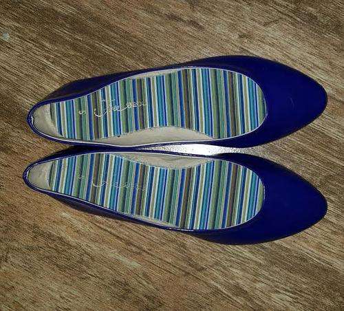 Brand new ladies pumps - Size 5
