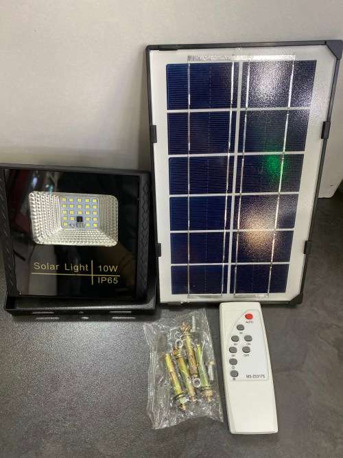 10W SOLAR FLOODLIGHT LIGHT