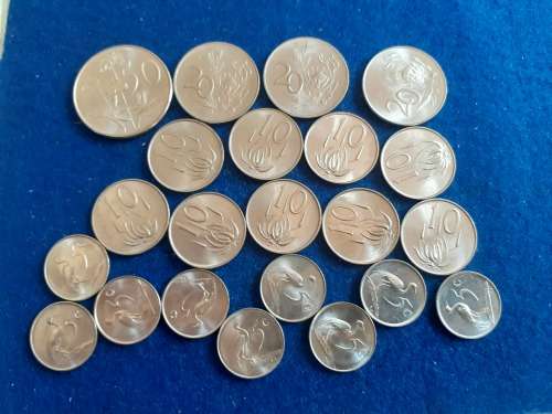 A JOB LOT OF 22 DIFFERENT COINS FROM 1965 1971 (SEE PICS)