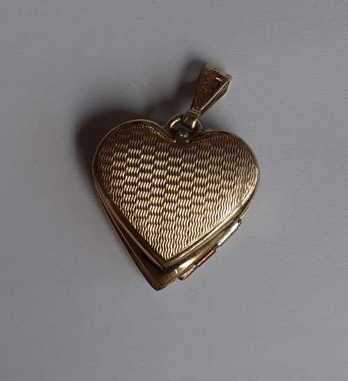 Gold Heart Locket with Mother-of-Pearl Onlay