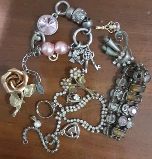 Costume jewellery lot