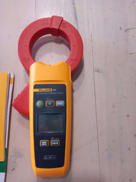 FLUKE 369 LEAKAGE CURRENT CLAMP METER