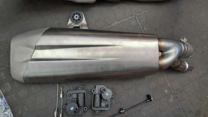 BMW S1000RR OEM Full Exhaust system & actuators (Never been used)