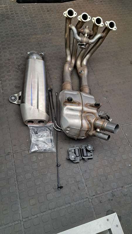 BMW S1000RR OEM Full Exhaust system & actuators (Never been used)