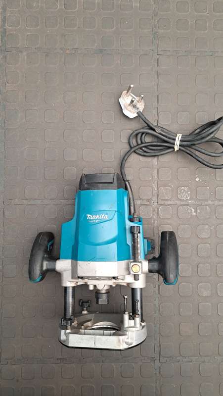 MAKITA M3600 12mm plunge router