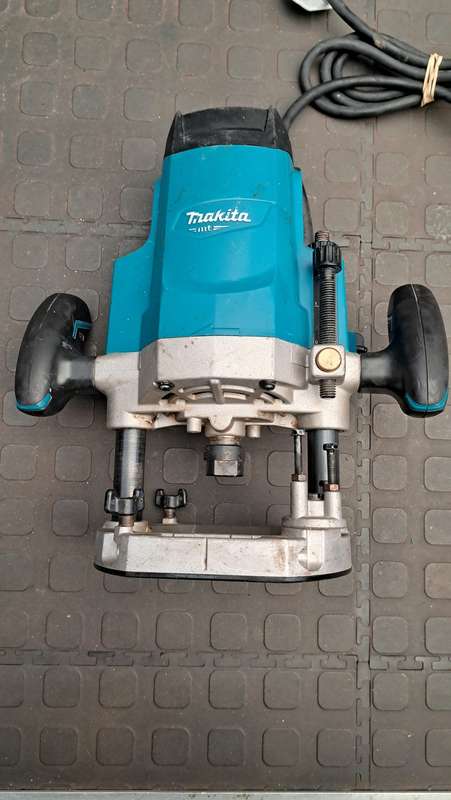 MAKITA M3600 12mm plunge router