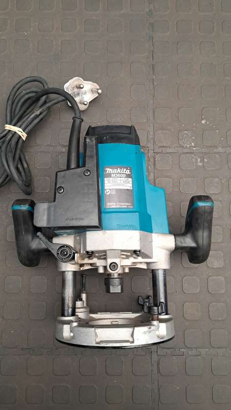MAKITA M3600 12mm plunge router