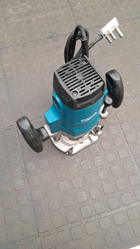 MAKITA M3600 12mm plunge router