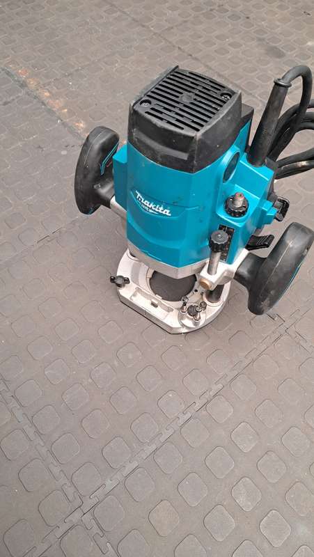 MAKITA M3600 12mm plunge router